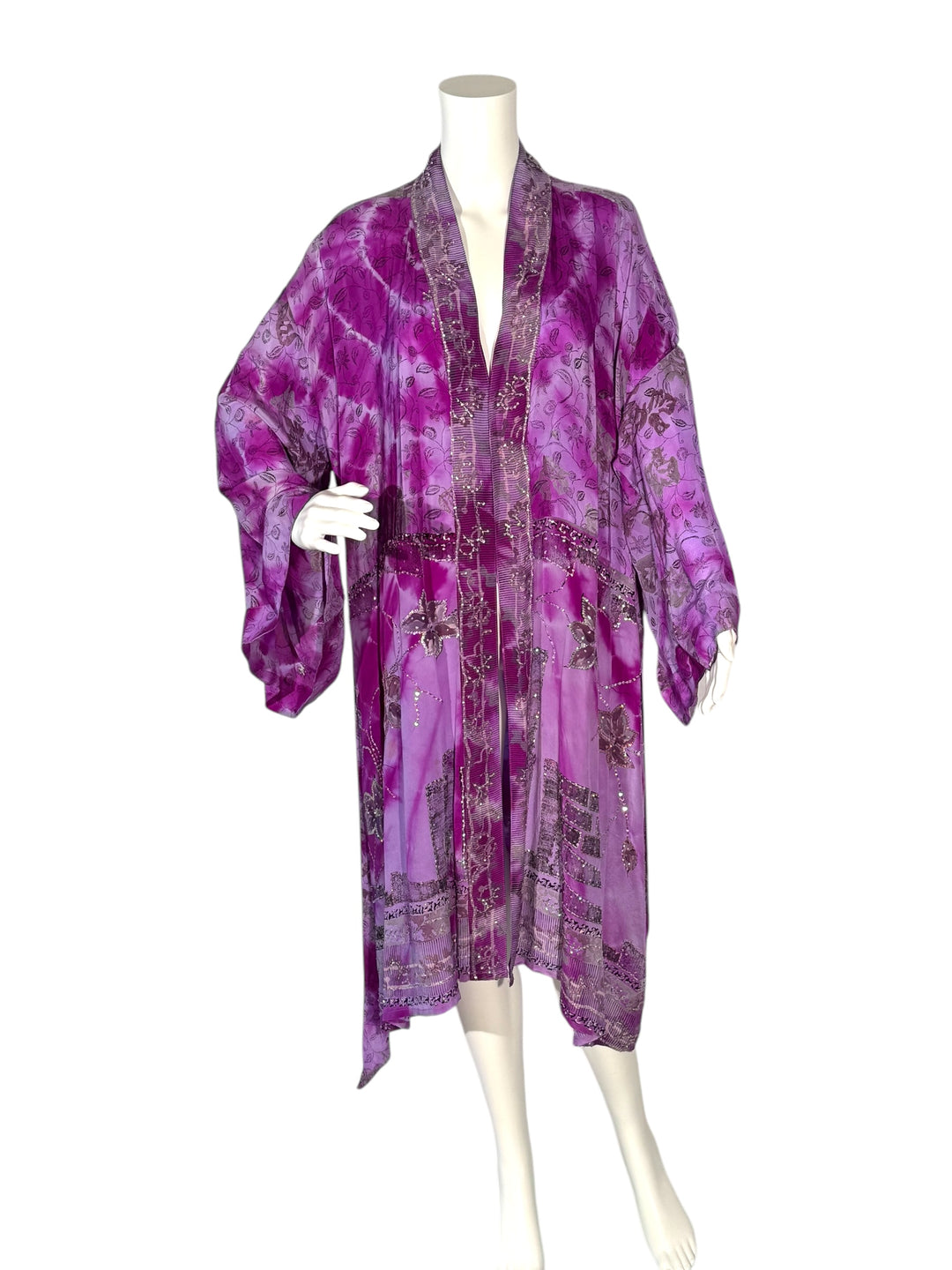 Front view of unisex kimono in purple vintage silk with small floral print san metallic embroidery without tie belt